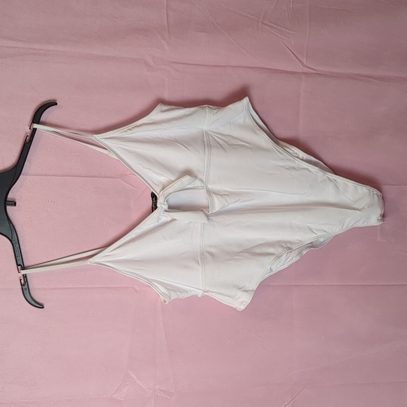 Nasty Gal Plus Basic Tie Front Swimsuit in White with Adjustable Straps Size 20 - Picture 1 of 6